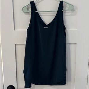 MM Lafleur black v-Neck Ronda Top. Small